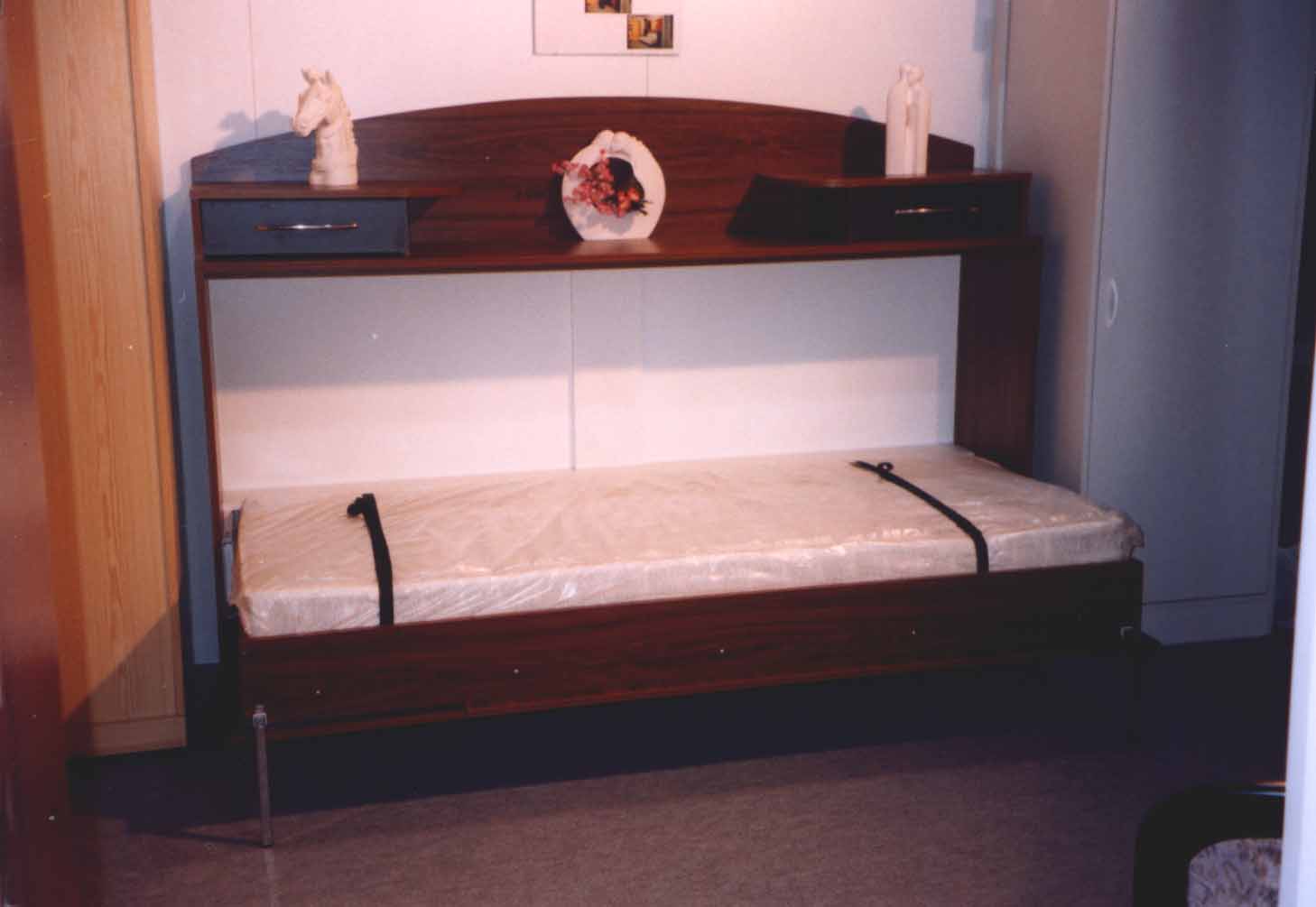 2fi�kos nyitva.jpg (49689 bytes)