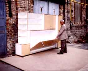 Ifj�s�gi szoba f�lig nyitva.jpg (15668 bytes)