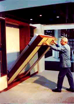 K�tszem�lyes f�lig nyitva II.jpg (13857 bytes)