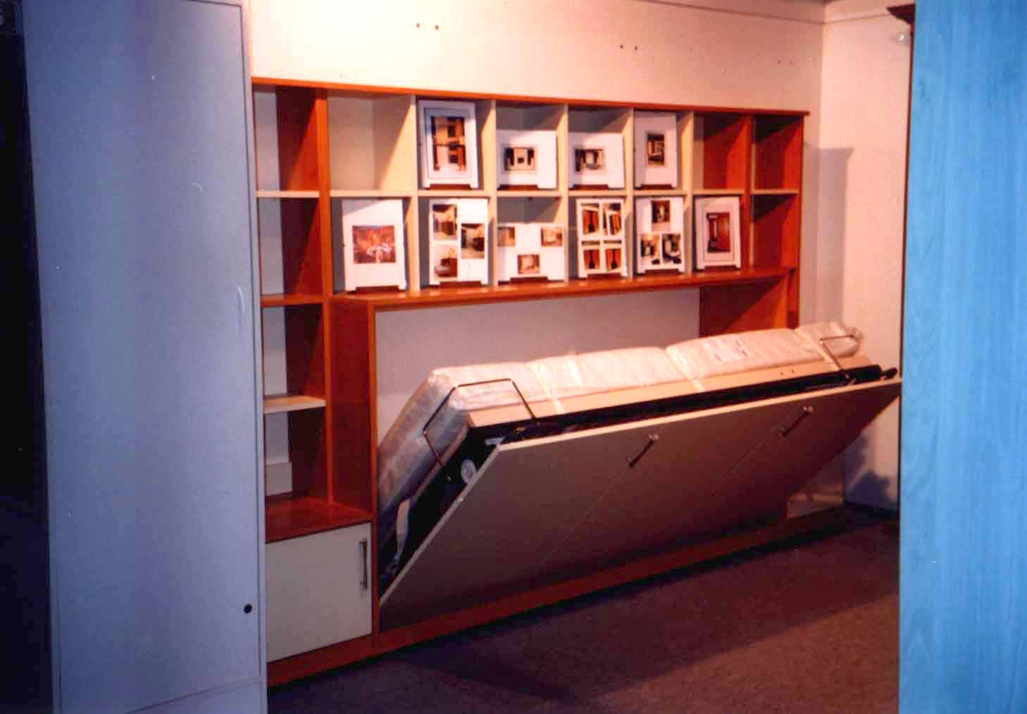 automata f�lig nyitva2.jpg (58956 bytes)